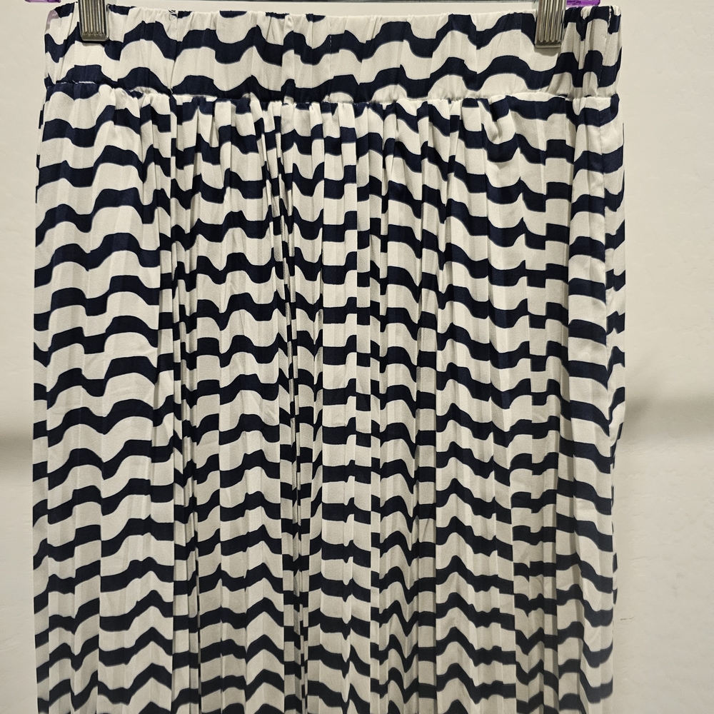 Elegant Navy and White Maxi Skirt